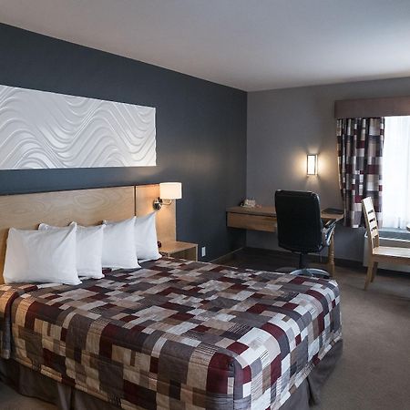 Econo Lodge La Malbaie Buitenkant foto