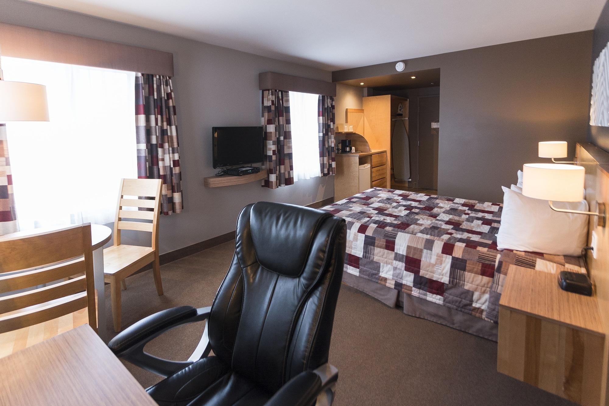 Econo Lodge La Malbaie Buitenkant foto