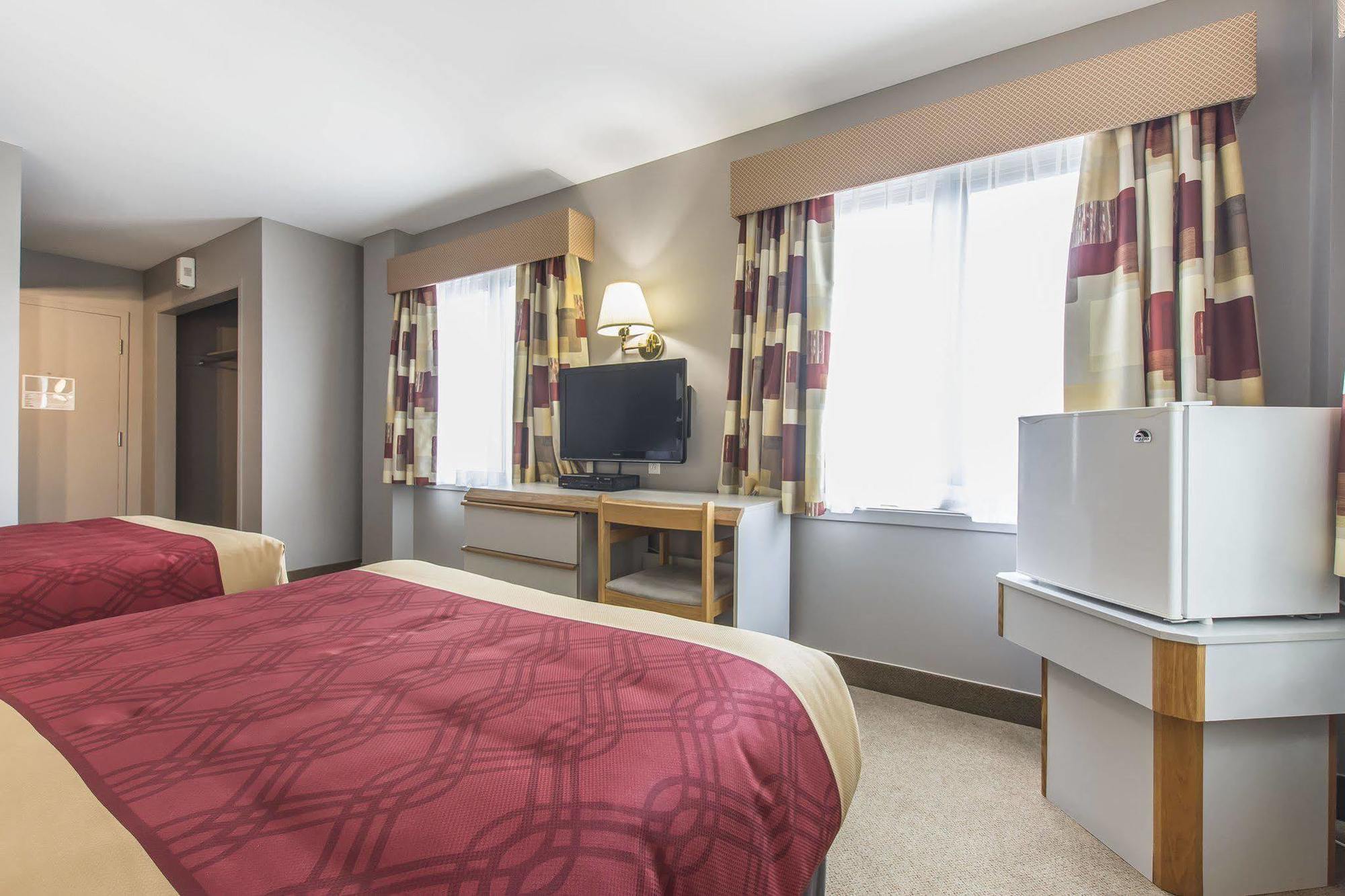 Econo Lodge La Malbaie Buitenkant foto