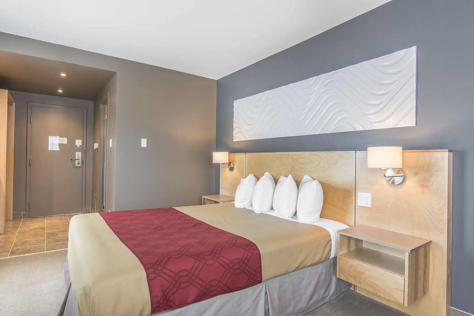Econo Lodge La Malbaie Buitenkant foto